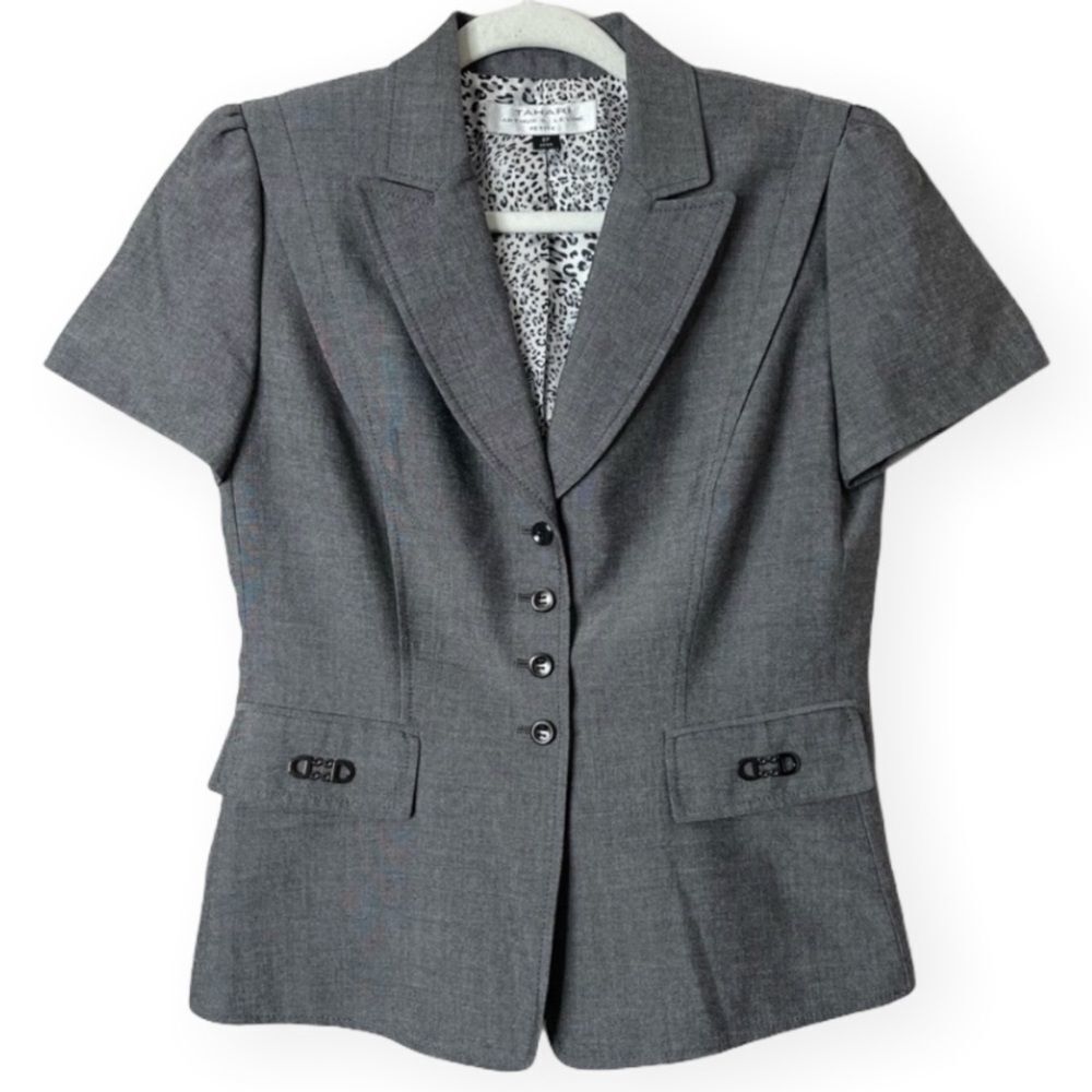 Tahari ASL petite‎ Short Sleeved 3 button Blazer